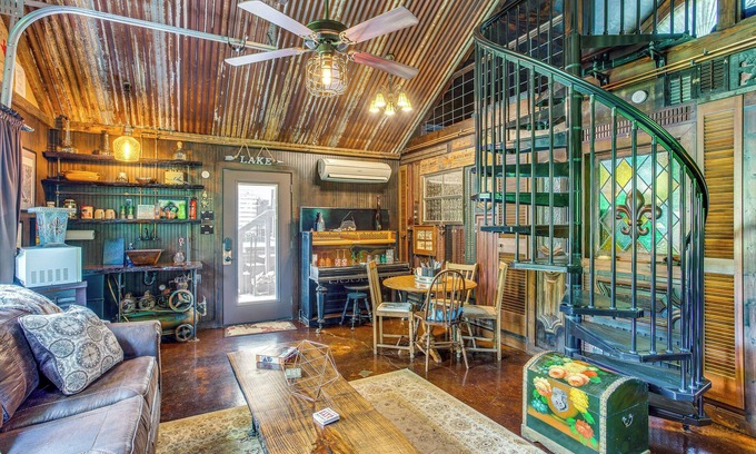 Wood County Appartement | Lake Holbrook Waterfront Vacation Rental w/ Dock!