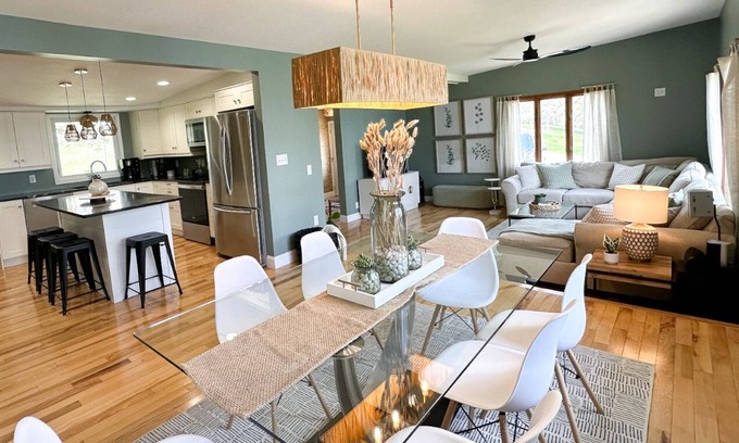 Detroit Lakes Maison | Lake Home on Deadshot Bay of Detroit Lake
