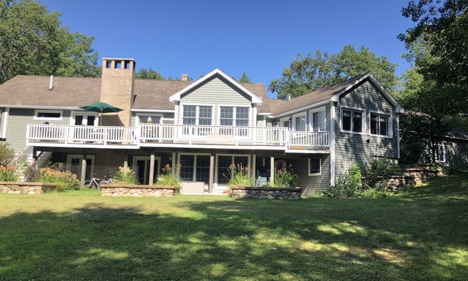 Waterboro Maison | LAKE HOME! HOT TUB, GYM, FREEgolf cart, 2 kitchens