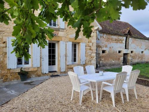 Maurens Maison | Lake House A Tranquil Escape