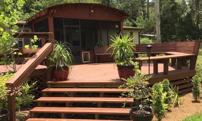 Melrose Maison | Lake House by Idyllic Santa Fe Lake in Melrose FL