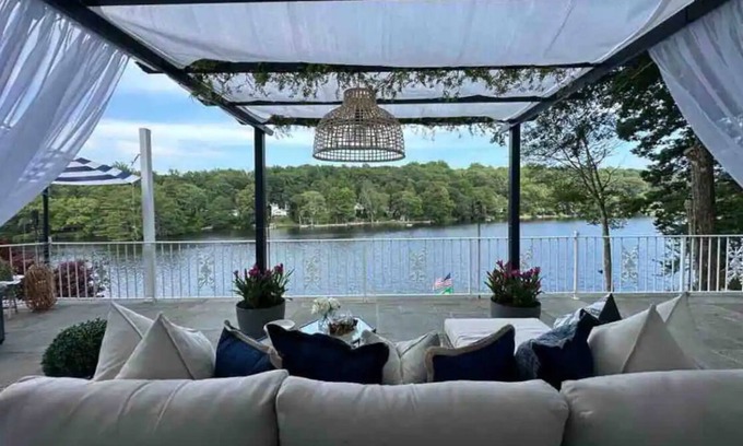 Trumbull Maison | Lake house cozy to relax with a family. 6 bedroom very spacious house.