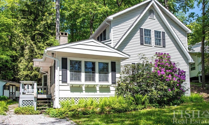 Laporte Maison | "Lake House" est idéalement situé en face de la maison de plage du lac Mokoma