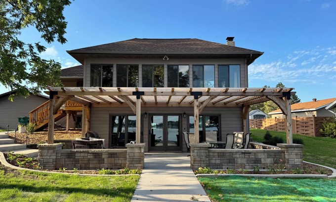 Watertown Maison | Big Lake House on Lake Kampeska - Perfect family getaway!