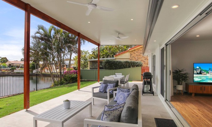 Pelican Waters Maison | Lake House On Magellan 58 Ramsay Crescent