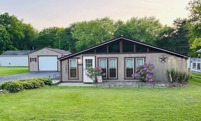 Pymatuning Central Cabine | Lake House Steps from Pymatuning
