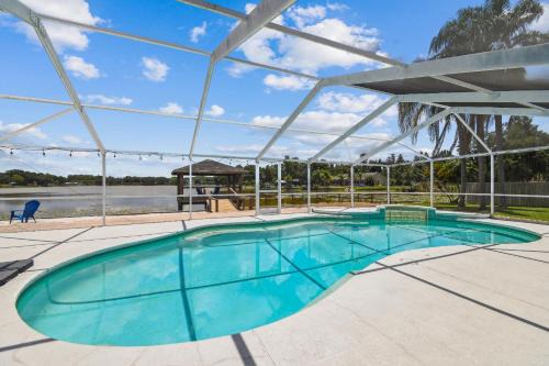 Westchase Maison | Lake House Westchase area. Heated Pool Waterfront!