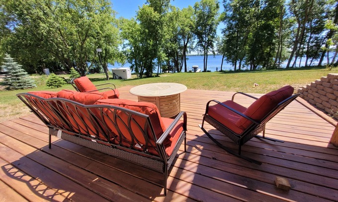 Parkers Prairie Maison | Lake House with 100 Feet of Private Shoreline