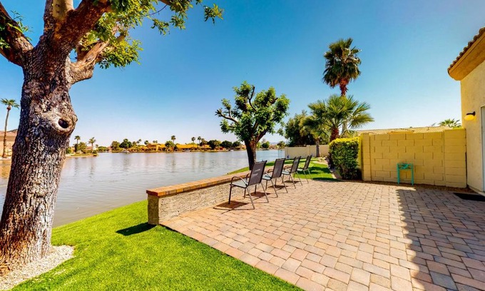 Garden Lakes Maison | Lake in the Desert