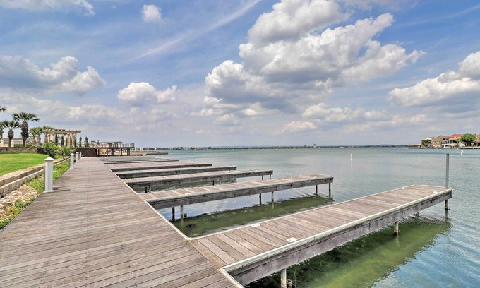 Horseshoe Bay Copropriété | Lake LBJ Condo w/ Balcony & Shared Boat Docks
