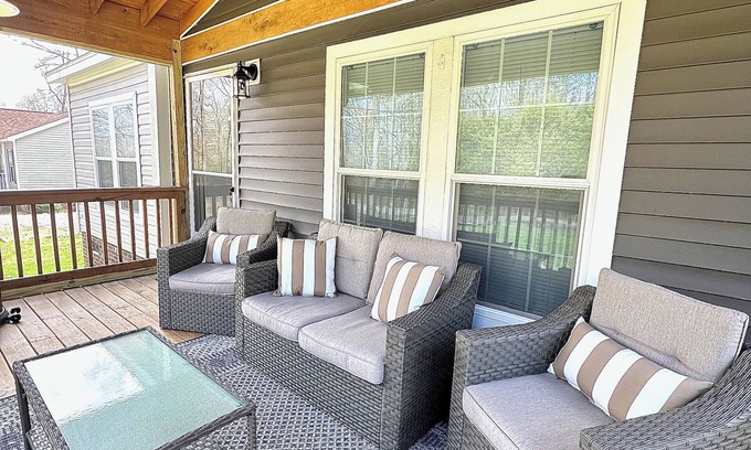 Macon Maison | Cozy home walking distance to lake. Perfect for fishing, boating & lake views!