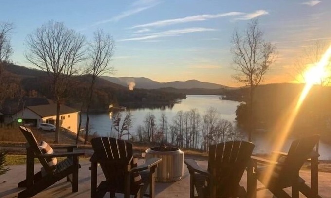 Hayesville Appartement | Lake living at its best!