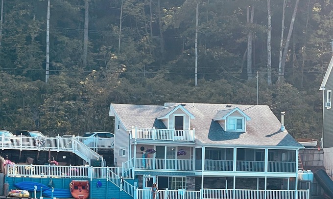 Cuba Maison | Lake Living Paradise! Views from every level, screened in deck, fire pit & more!