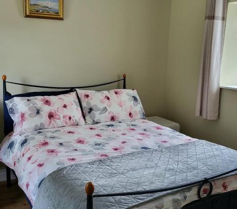 Dungloe Chalet De Ski | Lake lodging Dungloe 1 mile from Dungloe, 2bdrm max3 adults