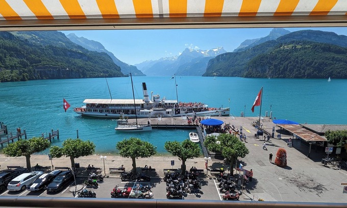 Brunnen Appartement | Lake Lucerne apt: spectacular lakeside view, central, family friendly