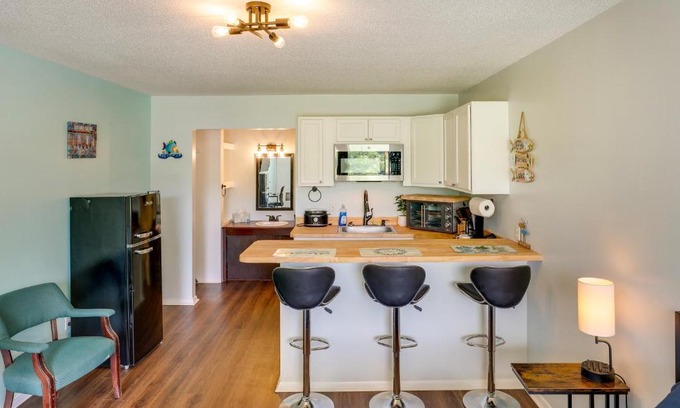 Eutawville Appartement | Lake Marion Gem Communal Outdoor Space with Views!