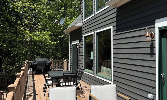 Mohawk Cabine | Lake Medora waterfront retreat 4.5 miles from Copper Harbor!