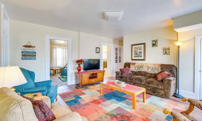 Manitowoc Appartement | NOUVEAU! Manitowoc Apt w / Balcony, Views - Promenade à la plage