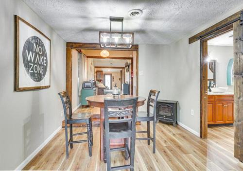 Craig Beach Maison | Lake Milton 1 Block From Beach With A Hot Tub