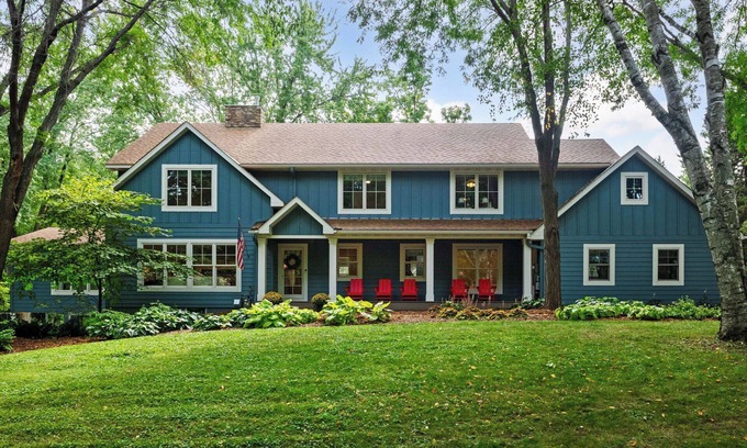 Minnetonka Beach Maison | Lake Minnetonka time! Fireplace,games,beach!