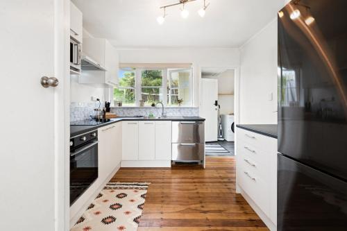 Kawaha Point Maison | Lake, mountain view cottage - near major attractions