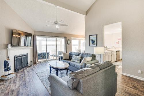 Village of Four Seasons Appartement | Lake of the Ozarks Condo with Community Pools