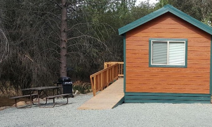 Oregon House Station Balnéaire | Lake of the Springs Camping Resort Cottage 7