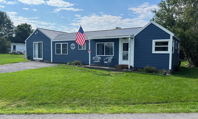 Dexter Maison | Lake Ontario getaway 30 mins from Alexandria Bay and the famous Bolt Castle.