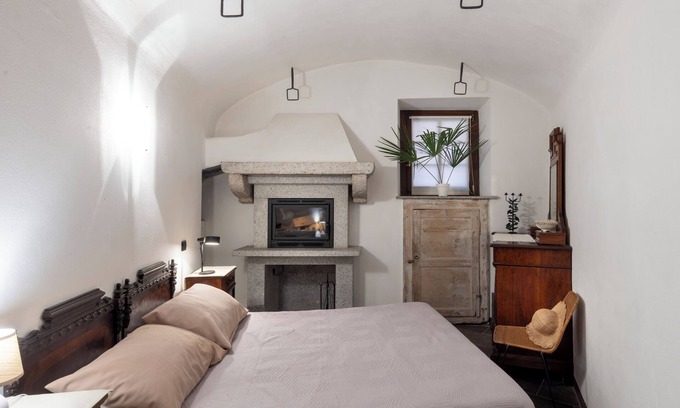 San Maurizio d'Opaglio Appartement | Lake Orta family retreat with lakefront garden