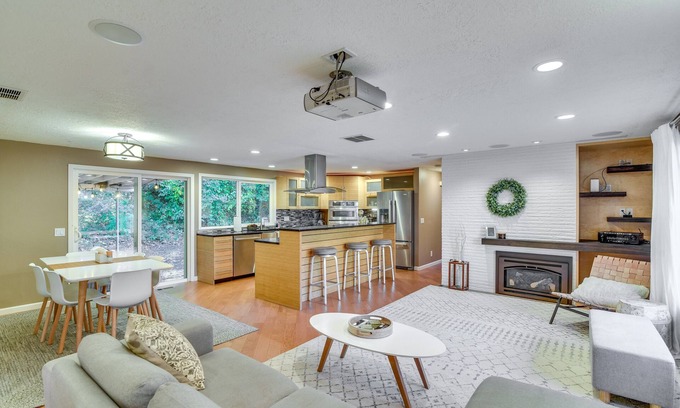 Palisades Maison | Lake Oswego Home w/ Covered Patio: Near Portland!
