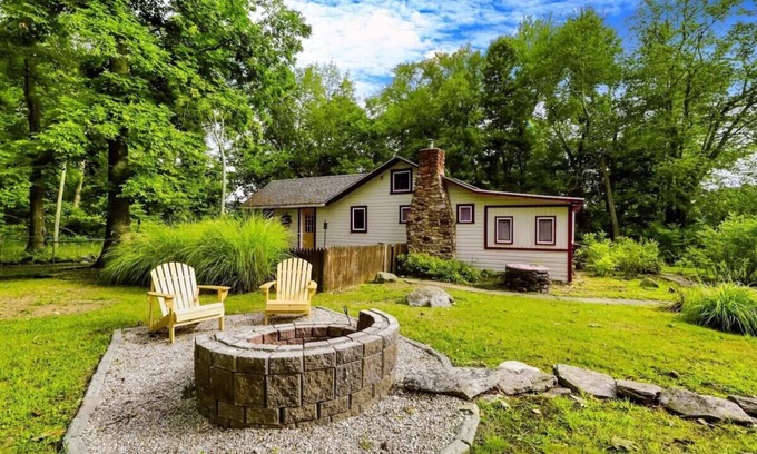 Coventry Lake Cabine | Lake - PetsOK - Wi-Fi - W&D - Fire Pit - Kayaks