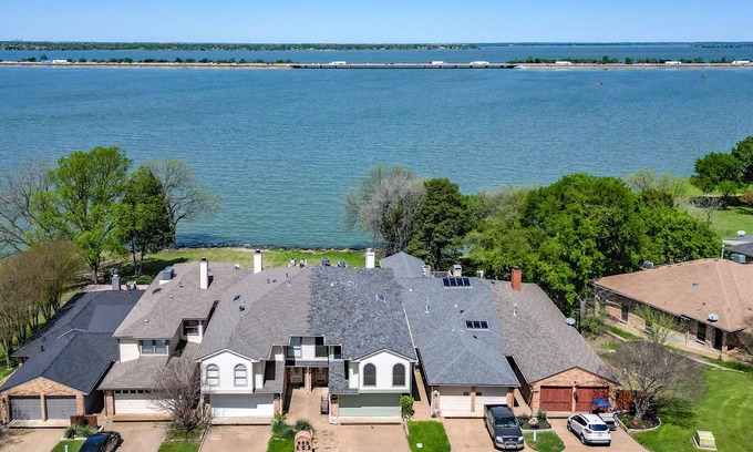 Rockwall Maison | Lake Ray Hubbard - Luxury Lakeside Home Located in Chandler's Landing - Rockwall