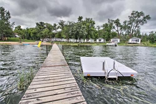 Dent Maison | Lake Retreat with Dock, Deck and BBQ, BYO Boat!