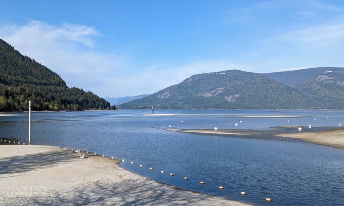 Sicamous Copropriété | Lake side 2-bedroom condo in Sicamous with WiFi, AC