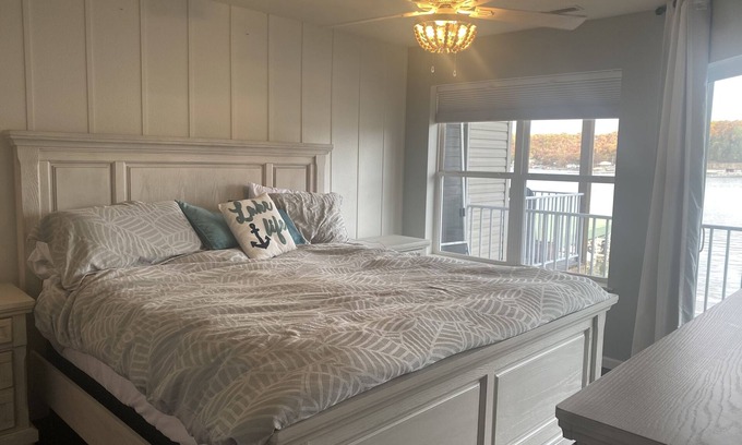 Lake of the Ozarks Copropriété | Lake side condo with amazing views!