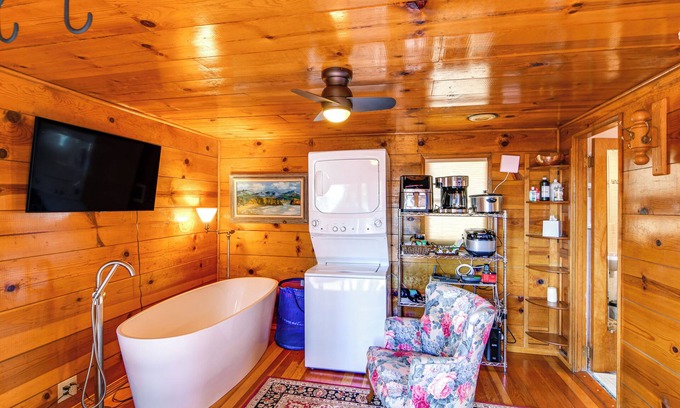 Lincoln Park Appartement | Lake Tahoe Cabin: Close to Boating & Skiing!