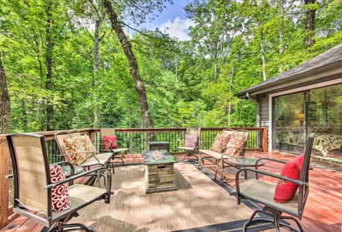Lake Toxaway Maison | Lake Toxaway Cabin with Fire Pit - 1 Mi to Marina