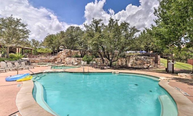 Jonestown Appartement | Lake Travis Condo with Resort Amenity Access!
