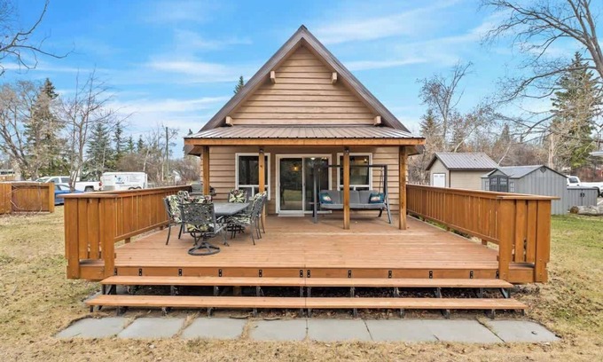 Gull Lake Cabine | Lake Vibes 3 BD 1 BA Cottage steps from the Lake