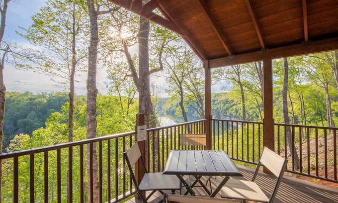 White County Cabine | Lake View Adventure Cabin at Bear Bluff Retreat