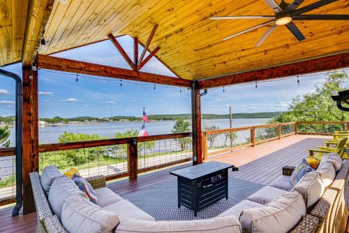 Graham Maison | Lake View and Huge Deck Cozy Possum Kingdom Retreat