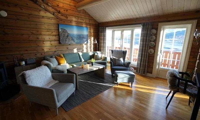 Sykkylven Appartement | Lake View Apartment 2 bedrooms and loft