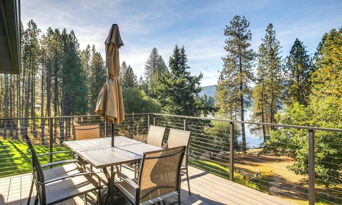 Hayden Lake Appartement | Lake-View Apt w/ Furnished Deck in Hayden!