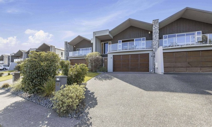 Taupo Cottage | Bay Bliss - Lake Taupo Holiday Home