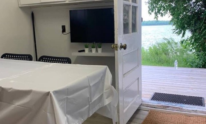 South Bruce Peninsula Cabine | Lake View Family Hideaway 1 Bedroom, sleep 2