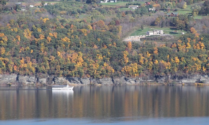 Watkins Glen Maison | Accueil vue sur le lac sur une falaise surplombant le lac Seneca