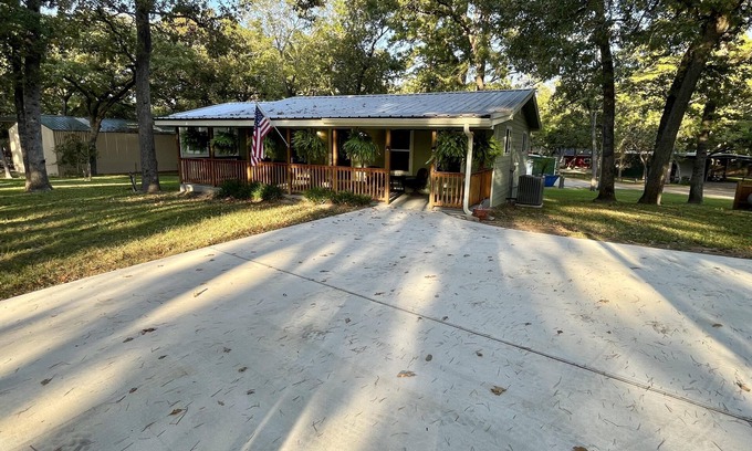 Crockett Maison | Lake View home with 3 king bedrooms