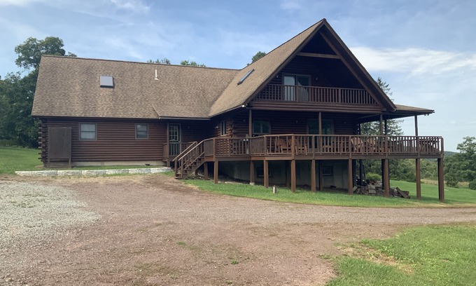 Fishs Eddy Maison | Lake View Log Cabin with amazing views