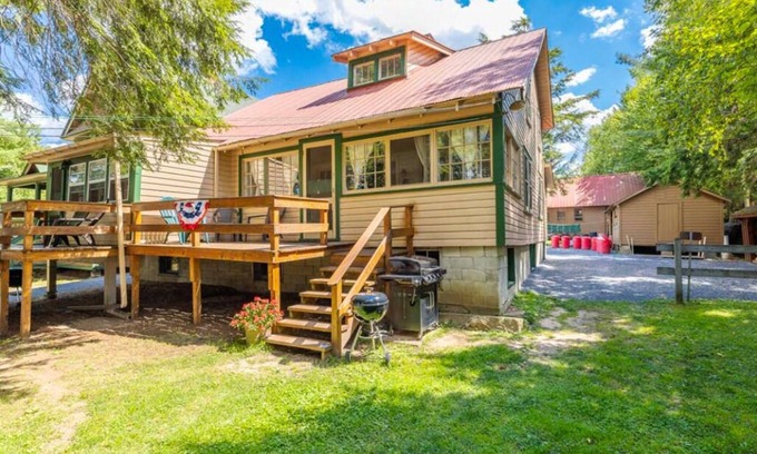Inlet Maison | Lake View Overlooking Beautiful 4th Lake Here at Stiefvater's Lakeside Cottages