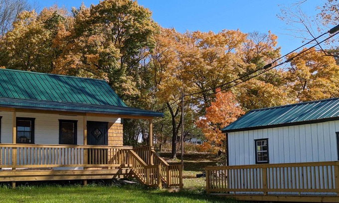 Black Creek Cabine | Lake View Tiny Homes - Pontoon and/or Slip Available